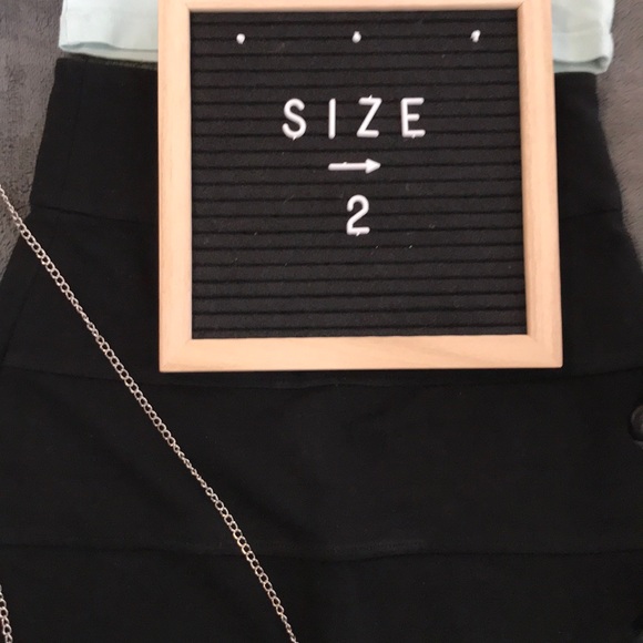 Aritzia talula skirt - Picture 2 of 3